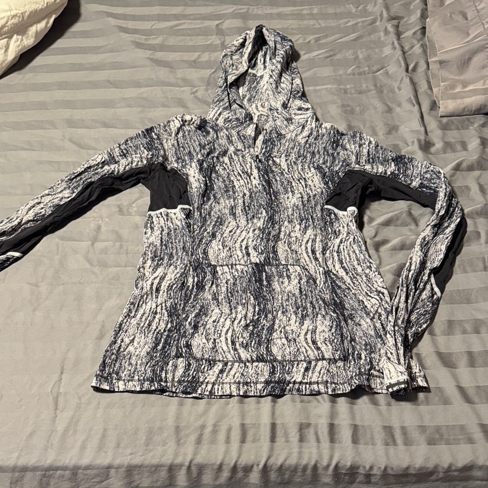 Lululemon Athletica RunBeam Black and Gray Patterned Hoodie